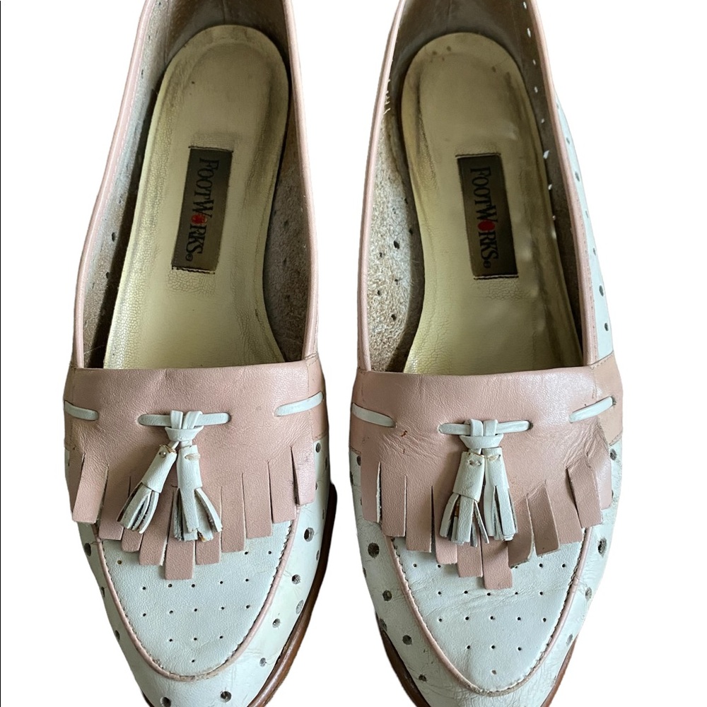 FootWorks  7 1/2 B Pink and White Leather Flat Loafers ShoeSome Scuff Marks